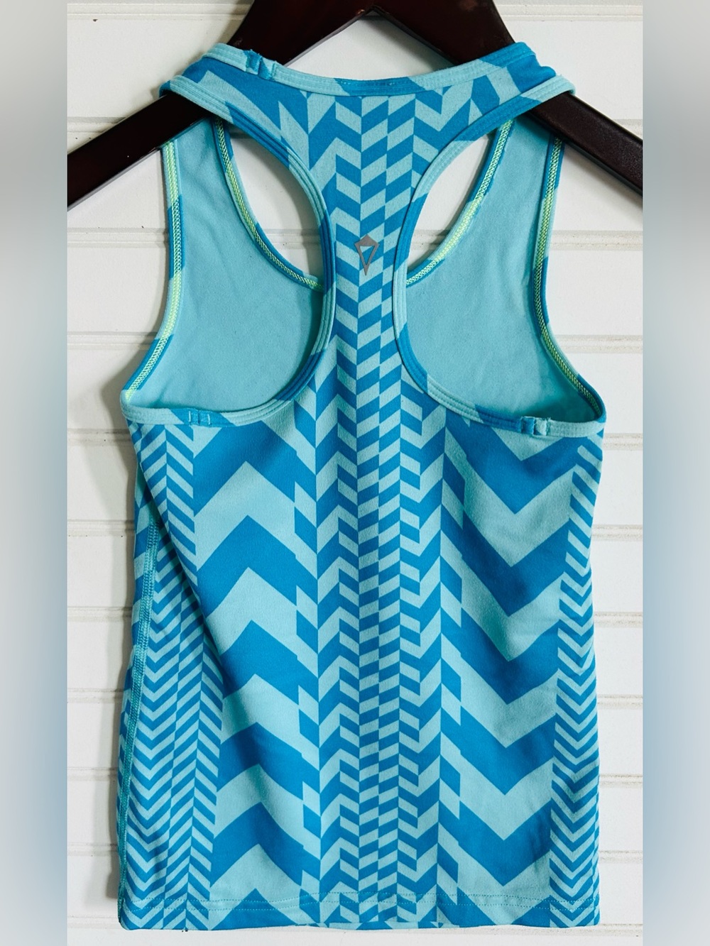 IVIVVA by LULULEMON girls size 4  tank top